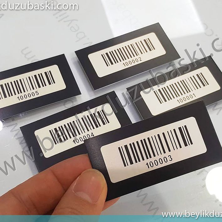 siyah alüminyum metal etiket, barkod baskılı metal etiket, dış mekan dayanıklı, lazer baskılı metal plaka baskısı