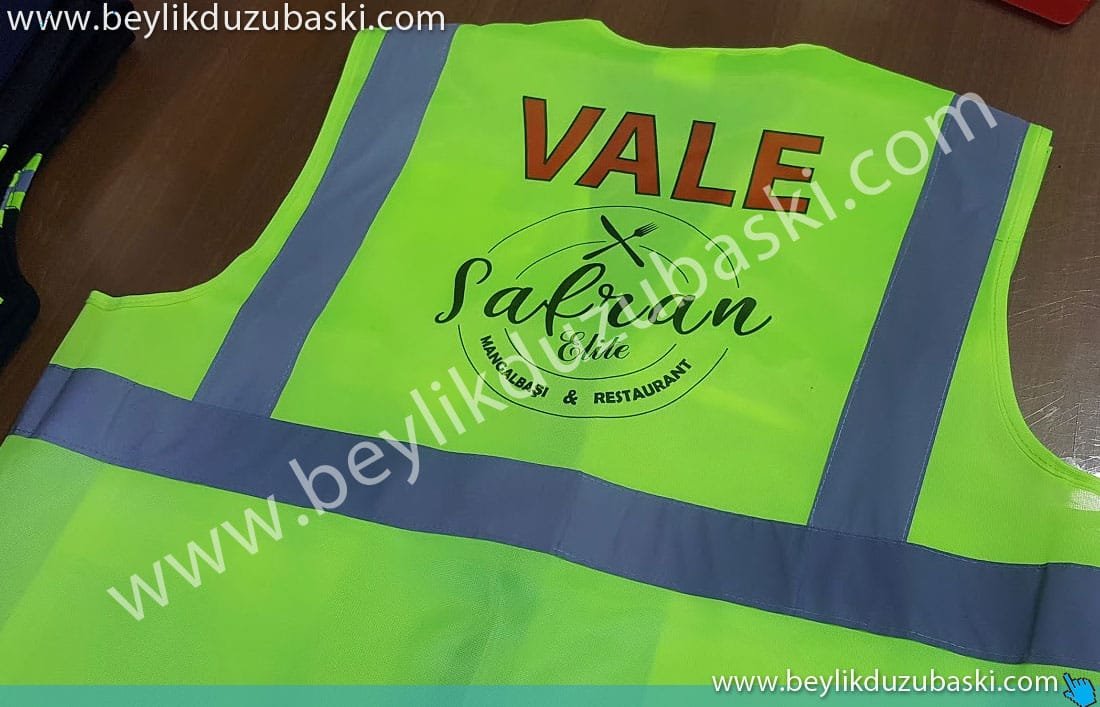 vale-yelek-baskı-acil-vale-fosforlu-yelek-kaliteli-vale-yelekleri-vale-yelek-baskılarınız-aynı-gün-teslim.jpg vale yelek, vale yeleği baskı, az adet iş yeleği baskısı, mühendis yeleği baskı, acil yelek baskısı, aynı gün kargo, logo baskılı yelek, şantiye yelek, iş yelek, fiyata yelek ve baskı dahildir, mühendis yeleğidir, kaliteli ve yıkamada çıkmayan kalıcı baskı