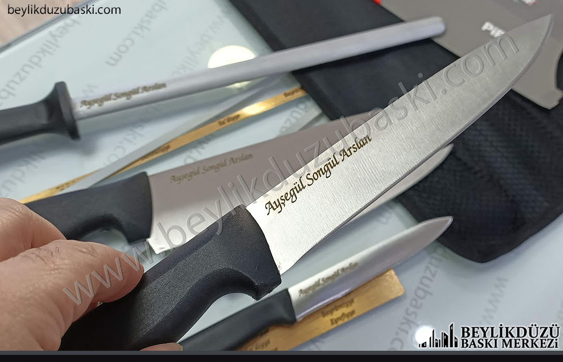 bıçak üzerine isim baskı, şef bıçağına isim baskı, kaliteli isim baskı, lazer ile çıkmaz, silinmez, kalcı isim baskısı, pirge bıçak üzerine isim yazılması