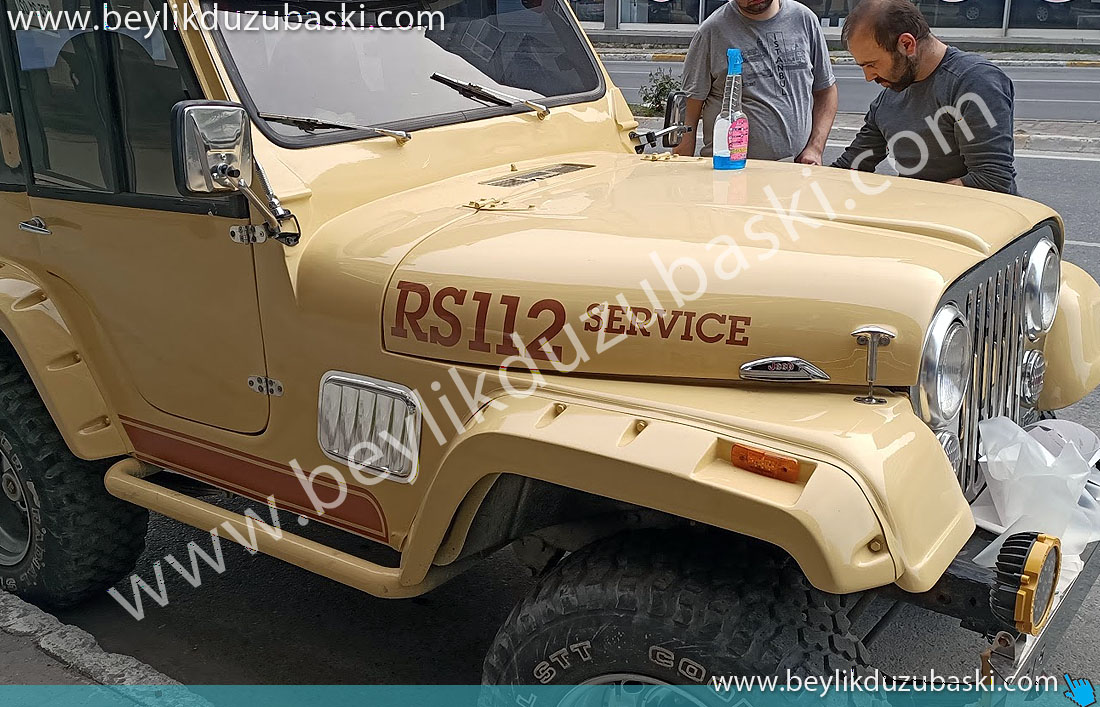 Jeep RS112 Service, yazılı araç üzerine şerit ve logo, uygulaması, araç kapı ve kaputa, logo ve yazı uygulaması, şerit çekilmesi