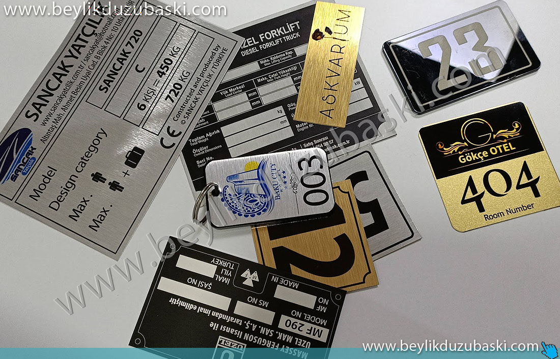 beylikdüzü metal plakalar üzerine baskı, siyah metal, sarı metal, gümüş metal ve folyo etiket baskıları yapılmaktadır, birçok sektör için metal etiket üretimi yapılır