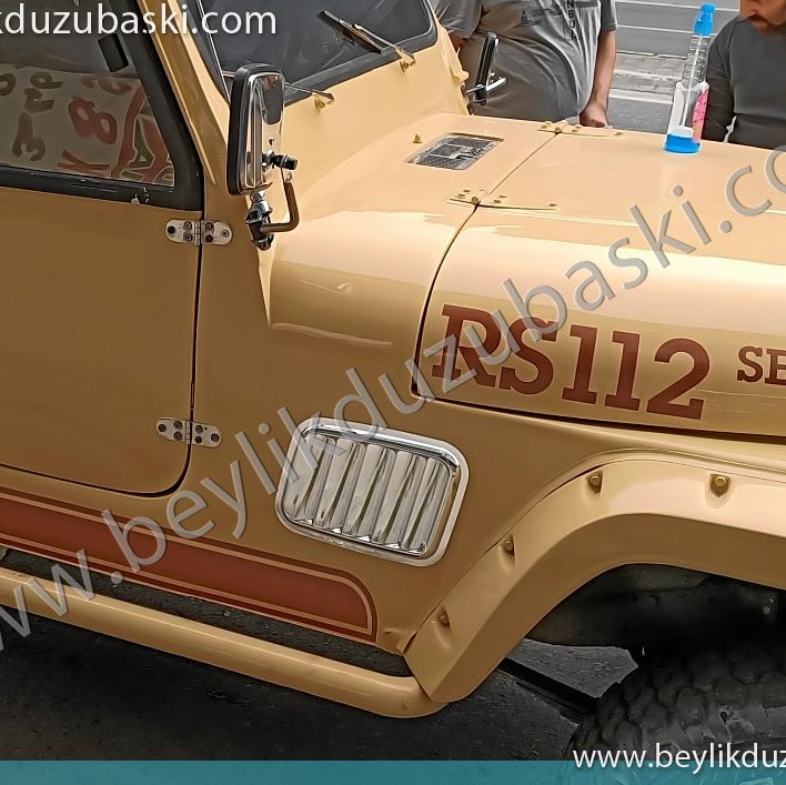 jeep eski model, üzerine logo ve yazı, uygulaması, kapılara, şerit çekilmesi, araç sticker, araç etiketi
