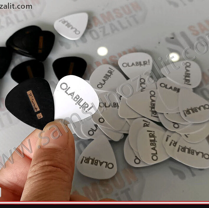 Pick printing, printed picks, high quality printed picks that do not come off, logo printed picks, band name and logo printed picks, guitar picks, saz picks, black picks, white picks, are of high quality printing, they do not get wiped off by hand sweat, do not get scraped off, the print does not come off, any, any. Logos cannot be erased with chemicals, permanent printing, single surface printing included, unit price, quantity, please get price for products.